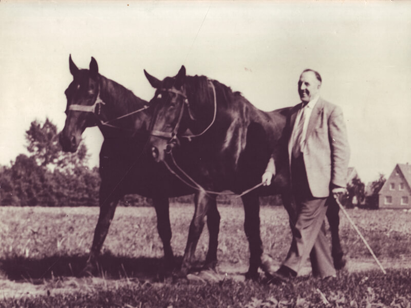 1935